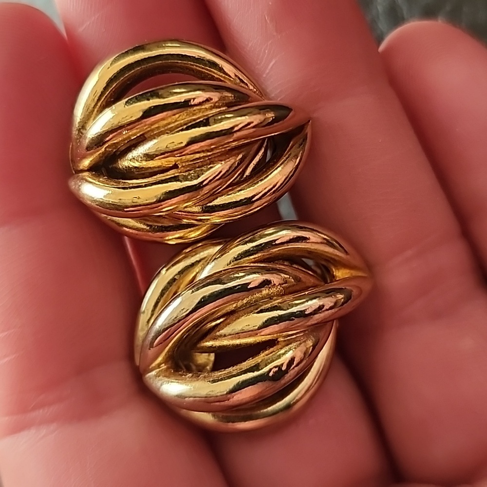 VTG clip on earrings - Picture 3 of 7